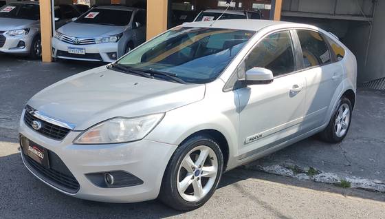 FORD FOCUS 1.6 GL 16V FLEX 4P MANUAL FORD FOCUS 1.6 GL 16V FLEX 4P MANUAL